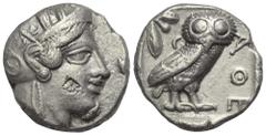 Greek Attika. Athen. Gegengestempelte Prägungen. Tetradrachme (Silber). Ca. 454 - 404 v. Chr. Vs: Kopf der Athena mit ölzweiggeschmücktem attischem Helm, Ohranhänger und Halskette rechts. Rs: Eule nac