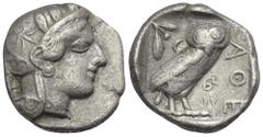 Greek Attika. Athen. Gegengestempelte Prägungen. Tetradrachme (Silber). Ca. 454 - 404 v. Chr. Vs: Kopf der Athena mit ölzweiggeschmücktem attischem Helm, Ohranhänger und Halskette rechts. Rs: Eule nac