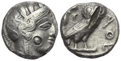 Greek Attika. Athen. Gegengestempelte Prägungen. Tetradrachme (Silber). Ca. 454 - 404 v. Chr. Vs: Kopf der Athena mit ölzweiggeschmücktem attischem Helm, Ohranhänger und Halskette rechts. Rs: Eule nac