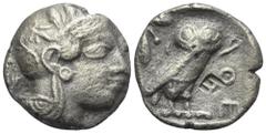 Greek Attika. Athen. Gegengestempelte Prägungen. Tetradrachme (Silber). Ca. 454 - 404 v. Chr. Vs: Kopf der Athena mit ölzweiggeschmücktem attischem Helm, Ohranhänger und Halskette rechts. Rs: Eule nac
