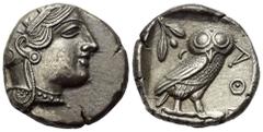 Griechische Münzen Attika. Athen. Tetradrachme (Silber). Ca. 454 - 404 v. Chr. Vs: Kopf der Athena mit ölzweiggeschmücktem attischem Helm, Ohranhänger und Halskette rechts. Rs: Eule nach rechts stehen