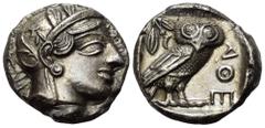 Griechische Münzen Attika. Athen. Tetradrachme (Silber). Ca. 454 - 404 v. Chr. Vs: Kopf der Athena mit ölzweiggeschmücktem attischem Helm, Ohranhänger und Halskette rechts. Rs: Eule nach rechts stehen