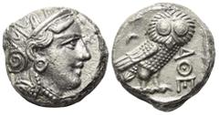 Griechische Münzen Attika. Athen. Tetradrachme (Silber). Ca. 286 - 267 v. Chr. Vs: Kopf der Athena mit Profilauge mit ölzweiggeschmücktem attischem Helm, Ohranhänger und Halskette rechts. Rs: Eule nac
