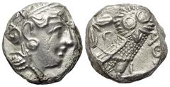 Griechische Münzen Attika. Athen. Tetradrachme (Silber). Ca. 286 - 267 v. Chr. Vs: Kopf der Athena mit Profilauge mit ölzweiggeschmücktem attischem Helm, Ohranhänger und Halskette rechts. Rs: Eule nac