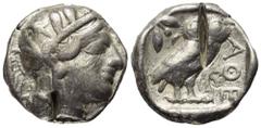 Griechische Münzen Attika. Athen. Gegengestempelte Prägungen. Tetradrachme (Silber). Ca. 454 - 404 v. Chr. Vs: Kopf der Athena mit ölzweiggeschmücktem attischem Helm, Ohranhänger und Halskette rechts.
