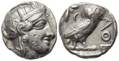 Griechische Münzen Attika. Athen. Gegengestempelte Prägungen. Tetradrachme (Silber). Ca. 454 - 404 v. Chr. Vs: Kopf der Athena mit ölzweiggeschmücktem attischem Helm, Ohranhänger und Halskette rechts.