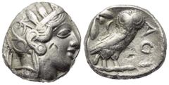 Griechische Münzen Attika. Athen. Gegengestempelte Prägungen. Tetradrachme (Silber). Ca. 454 - 404 v. Chr. Vs: Kopf der Athena mit ölzweiggeschmücktem attischem Helm, Ohranhänger und Halskette rechts.