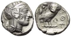 Griechische Münzen Attika. Athen. Gegengestempelte Prägungen. Tetradrachme (Silber). Ca. 454 - 404 v. Chr. Vs: Kopf der Athena mit ölzweiggeschmücktem attischem Helm, Ohranhänger und Halskette rechts.