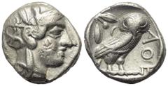 Griechische Münzen Attika. Athen. Gegengestempelte Prägungen. Tetradrachme (Silber). Ca. 454 - 404 v. Chr. Vs: Kopf der Athena mit ölzweiggeschmücktem attischem Helm, Ohranhänger und Halskette rechts.