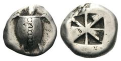 AIGINA. Aigina. Stater. Um 500 v. Chr. Vs: Seeschildkröte mit sechs Punkten; auf dem Panzer Punze. Rs: Achtgeteiltes Quadratum incusum mit drei erhabenen Flächen, auf einer davon Punze. Asyut 474. Seh