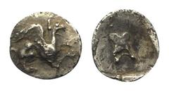 Ionien. Teos. Tetartemorion. ca. 5. - 4. Jhdt. v. Chr. Vs: Greif nach rechts stehend. Rs: Astragal in Quadratum incusum. 7 mm. 0,21 g. SNG Kayhan II, - (vgl. 1497 Bronze); Slg. Klein 475. Selten . Seh