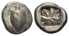 Inseln vor Attika. Aigina. Stater. Ca. 550 - 475 v. Chr. Vs: Seeschildkröte mit mehreren Punkten entlang des Panzermittelgrates und wulstartigem Kragen. Rs: Achtgeteiltes Quadratum incusum. 22 mm. 11,