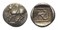 Dynasten von Lykien. Unbestimmte Dynasten. Hemiobol. Ca. 460 - 440 v. Chr. Vs: Pegasos nach links stehend. Rs: Triskeles in Perlquadrat; das Ganze in Quadratum incusum. 8 mm. 0,57 g. Traité II, 227 un