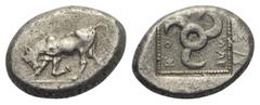 Dynasten von Lykien. Kuprilli (ca. 470 - 435 v. Chr.). Stater. Vs: Stier mit gesenktem Kopf nach links angreifend. Rs: Triskeles in Perlquadrat; das Ganze in Quadratum incusum. 21 mm. 8,45 g. SNG von 