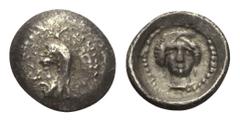 Dynasten von Lykien. Unbestimmte Dynasten. Obol. Ca. 410 - 400 v. Chr. Vs: Kopf des Dynasten mit Kyrbasia links. Rs: Kopf einer weiblichen Gottheit en face; das Ganze in Perlkreis und vertieftem Rund.