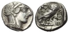 Attika. Athen. Tetradrachme. Ca. 454 - 404 v. Chr. Vs: Kopf der Athena mit ölzweiggeschmücktem, attischem Helm, Ohranhänger und Halskette rechts. Rs: Eule nach rechts stehend, Kopf en face, im Feld li