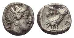 Greek Attika. Athen. Drachme. Ca. 454 - 404 v. Chr. Vs: Kopf der Athena mit ölzweiggeschmücktem, attischem Helm, Ohranhänger und Halskette rechts. Rs: Eule nach rechts stehend, Kopf en face, im Feld l