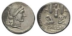 Roman Imperatorial C. Iulius Caesar. Denar. 46 - 45 v. Chr. Feldmünzstätte in Spanien. Vs: Kopf der Venus mit Diadem und Halskette rechts, dahinter Cupido. Rs: CAESAR. Tropaeum aus gallischen Waffen, 