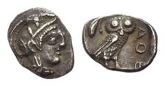 Greek Attika. Athen. Obol. Ca. 454 - 404 v. Chr. Vs: Kopf der Athena mit ölzweiggeschmücktem, attischem Helm, Ohranhänger und Halskette rechts. Rs: Eule nach rechts stehend, den Kopf en face, im Feld 