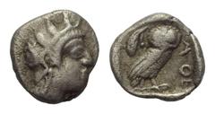 Greek Attika. Athen. Obol. Ca. 454 - 404 v. Chr. Vs: Kopf der Athena mit ölzweiggeschmücktem, attischem Helm, Ohranhänger und Halskette rechts. Rs: Eule nach rechts stehend, den Kopf en face, im Feld 