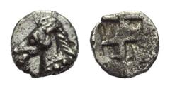 Greek Kleinasien. Ungesicherte Münzstätten. Tetartemorion. 5. Jhdt. v. Chr. Vs: Pferdekopf links. Rs: Viergeteiltes Quadratum incusum. 6 mm. 0,21 g. SNG Kayhan 745. Sehr schön.