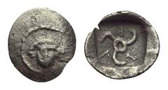 Greek Lykien. Tlos. Hemiobol. Ca. 400 - 380 v. Chr. Vs: Kopf der Athena mit attischem Helm en face. Rs: Triskeles in Quadratum incusum. 9 mm. 0,28 g. Vgl. Müseler VII, 19 (Vs.). In den Standardzitierw