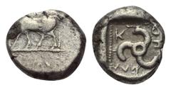 Greek Dynasten von Lykien. Kuprilli (ca. 470 - 435 v. Chr.). 1/4 Stater. Vs: Stier nach links stehend. Rs: Triskeles in Perlquadrat; das Ganze in Quadratum incusum. 13 mm. 2,55 g. Müseler IV, 48; Mork