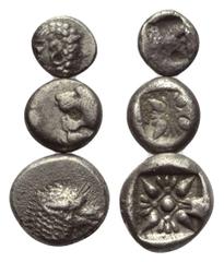 Greek Griechische Münzen - Lots. Ionien. Kolophon / Milet. Lot (3 Stück): 1 Hemiobol, 2 Obole, 6. - 5. Jhdt. v. Chr. Vs: Archaischer Kopf des Apollon links / Löwenprotome mit zurückgewandtem Kopf und 