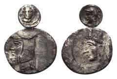 Greek Griechische Münzen - Lots. Kilikien. Tarsos / ungesicherte Münzstätte. Lot (2 Stück): 1 Tetartemorion, 1 Obol, 4. Jhdt. v. Chr. Vs: Kopf der Arethusa in Dreiviertelansicht links / Satrapenkopf m