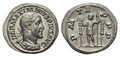 Roman Imperial Maximinus I. Thrax (235 - 238 n. Chr.). Denar. 235 n. Chr. Rom. Vs: IMP MAXIMINVS PIVS AVG. Büste mit Lorbeerkranz, Paludament und Panzer rechts. Rs: P M TR P P P. Maximinus mit erhoben