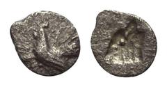 Greek Troas. Dardanos. Tetartemorion. Ca. 6. - 5. Jhdt. v. Chr. Vs: Hahn nach links stehend. Rs: Inkuser Kalbskopf links. 7 mm. 0,18 g. SNG München 173. Sehr selten. Sehr schön.