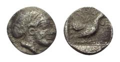 Greek Lesbos. Methymna. Hemiobol. Ca. 500 - 460 v. Chr. Vs: Weiblicher Kopf mit Sakkos rechts. Rs: Hahn in vertieftem Quadrat nach rechts stehend. 6 mm. 0,26 g. HGC 6, 893. Sehr selten. Sehr schön.