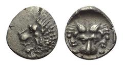 Greek Satrapen und Dynasten von Karien. Hekatomnos (ca. 392 - 377 v. Chr.). Hemiobol. Vs: Vorderteil eines Löwen mit zurückgewandtem Kopf und aufgerissenem Maul rechts. Rs: Vorderteil eines Löwen en f