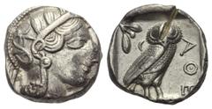 Greek Attika. Athen. Tetradrachme. Ca. 454 - 404 v. Chr. Vs: Kopf der Athena mit ölzweiggeschmücktem, attischem Helm, Ohranhänger und Halskette rechts. Rs: Eule nach rechts stehend, Kopf en face, im F
