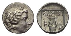 Greek Lykien. Lykischer Bund. Drachme. Ca. 167 - 100 v. Chr. Phaselis. Vs: Kopf des Apollon mit Lorbeerkranz und Köcher mit Bogen über der Schulter rechts. Rs: Kithara; im Feld links Fackel und rechts