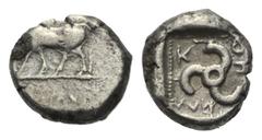 Greek Dynasten von Lykien. Kuprilli (ca. 470 - 435 v. Chr.). 1/4 Stater. Vs: Stier nach links stehend. Rs: Triskeles in Perlquadrat und in vertieftem Quadratum. 13 mm. 2,55 g. Müseler IV, 48; Morkholm