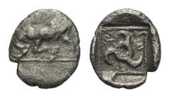 Greek Dynasten von Lykien. Kuprilli (ca. 470 - 435 v. Chr.). Hemiobol. Vs: Stier nach links angreifend. Rs: Triskeles in Perlquadrat und vertieftem Quadrat. 9 mm. 0,40 g. SNG von Aulock 4147 var; Müse