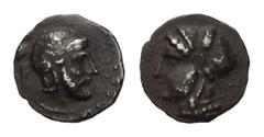 Greek Kilikien. Ungesicherte Münzstätten. Hemiobol. 4. Jhdt. v. Chr. Vs: Weiblicher Kopf mit Sakkos links. Rs: Kopf des Ares mit Helm rechts. 7 mm. 0,36 g. Äußerst selten, in den Standardzitierwerken 