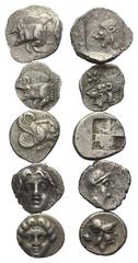 Greek Griechische Münzen - Lots. Mysien / Ionien / Pisidien. Kyzikos / Klazomenai / Selge. Lot (5 Stück): 1 Diobol, 3 Obol, 1 Hemiobol. 5. - 3. Jhdt. v. Chr. Vs: Eberprotome links / Geflügelte Eberpro