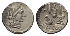 Roman Imperatorial C. Iulius Caesar. Denar (Silber). 46 - 45 v. Chr. Feldmünzstätte in Spanien. Vs: Kopf der Venus mit Diadem und Halskette rechts, dahinter Cupido. Rs: CAESAR. Tropaeum aus gallischen