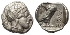 Greek Attika. Athen. Tetradrachme (Silber). Ca. 454 - 404 v. Chr. Vs: Kopf der Athena mit ölzweiggeschmücktem, attischem Helm, Ohranhänger und Halskette rechts. Rs: Eule nach rechts stehend, Kopf en f