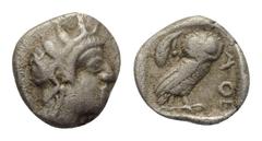 Greek Attika. Athen. Obol (Silber). Ca. 454 - 404 v. Chr. Vs: Kopf der Athena mit ölzweiggeschmücktem, attischem Helm, Ohranhänger und Halskette rechts. Rs: Eule nach rechts stehend, den Kopf en face,