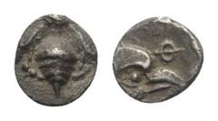 Greek Ionien. Ephesos. Tetartemorion (Silber). Ca. 500 - 420 v. Chr. Vs: Biene. Rs: Adlerkopf rechts, darüber Ethnikon. 6 mm. 0,21 g. SNG Kayhan 128. Fast vorzüglich.