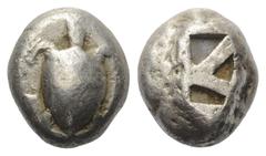 Greek Inseln vor Attika. Aigina. Stater (Silber). Ca. 470 - 445 v. Chr. Vs: Seeschildkröte. Rs: Dreigeteiltes Quadratum incusum. 18 mm. 12,43 g. HGC 6, 435. Sehr schön.