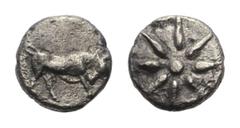 Greek Ionien. Magnesia am Mäander. Tetartemorion (Silber). Ca. 400 - 350 v. Chr. Vs: Stier nach rechts angreifend, darunter Mäanderornament. Rs: Achtstrahliger Stern. 6 mm. 0,23 g. SNG Kayhan 379. Seh