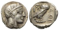 Greek Attika. Athen. Tetradrachme (Silber). Ca. 454 - 404 v. Chr. Vs: Kopf der Athena mit ölzweiggeschmücktem, attischem Helm, Ohranhänger und Halskette rechts. Rs: Eule nach rechts stehend, den Kopf 