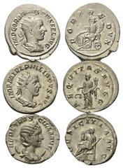 Lots - Ancient Coins Römische Münzen - Lots. Gordianus III. (238 - 244 n. Chr.) / Philippus I. Arabs (244 - 249 n. Chr.) / Herennia Etruscilla (Gemahlin des Traianus Decius) Lot (3 Stück): 3 Antoninia