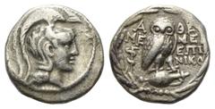 Greek Attika. Athen. Drachme (Silber). 135 / 134 v. Chr. Vs: Kopf der Athena mit attischem Helm rechts. Rs: Eule auf Amphora nach rechts stehend, Kopf en face; im Feld links Schlangenstab, das Ganze i