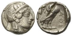 Greek Attika. Athen. Tetradrachme (Silber). Ca. 454 - 404 v. Chr. Vs: Kopf der Athena mit ölzweiggeschmücktem, attischem Helm, Ohranhänger und Halskette rechts. Rs: Eule nach rechts stehend, den Kopf 