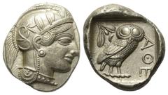 Greek Attika. Athen. Tetradrachme (Silber). Ca. 454 - 404 v. Chr. Vs: Kopf der Athena mit ölzweiggeschmücktem, attischem Helm, Ohranhänger und Halskette rechts. Rs: Eule nach rechts stehend, Kopf en f